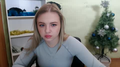 Snapshot of juliacrazy_ chatting on 12.25.24 juliacrazy_ online show from 12.25.24
