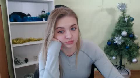 Snapshot of juliacrazy_ chatting on 01.04.25 juliacrazy_ online show from 01.04.25