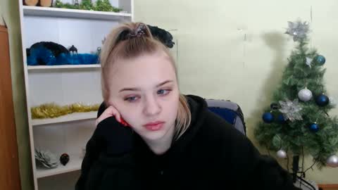 Snapshot of juliacrazy_ chatting on 01.25.25 juliacrazy_ online show from 01.25.25