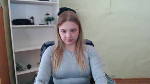 Snapshot of juliacrazy_ chatting on 02.09.25 juliacrazy_ online show from 02.09.25