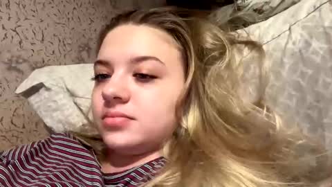 Snapshot of juliacrazy_ chatting on 02.11.25 juliacrazy_ online show from 02.11.25