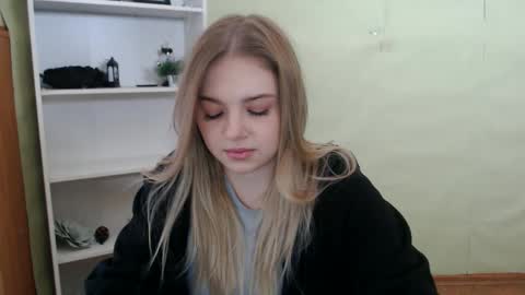 Snapshot of juliacrazy_ chatting on 02.12.25 juliacrazy_ online show from 02.12.25