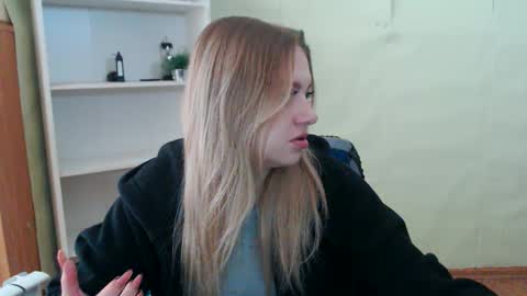 Snapshot of juliacrazy_ chatting on 02.21.25 juliacrazy_ online show from 02.21.25