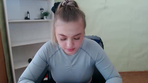 Snapshot of juliacrazy_ chatting on 03.06.25 juliacrazy_ online show from 03.06.25