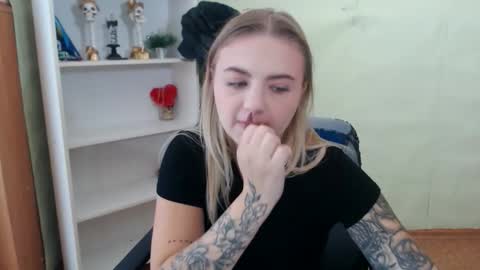Snapshot of juliacrazy_ chatting on 09.19.25 juliacrazy_ online show from 09.19.25