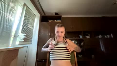 Snapshot of juliacrazy_ chatting on 09.24.25 juliacrazy_ online show from 09.24.25