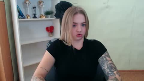Snapshot of juliacrazy_ chatting on 09.25.25 juliacrazy_ online show from 09.25.25