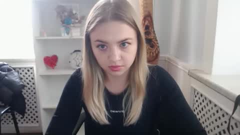 Snapshot of juliacrazy_ chatting on 10.12.25 juliacrazy_ online show from 10.12.25