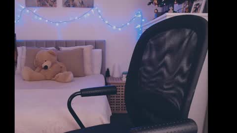 julialiones online show from 12.26.24