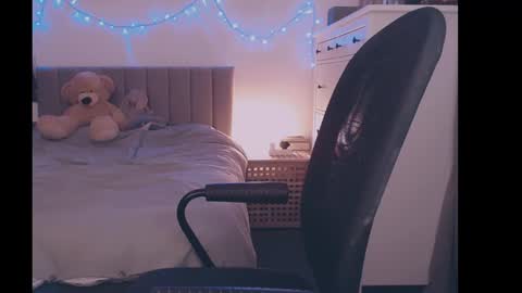 julialiones online show from 01.31.25