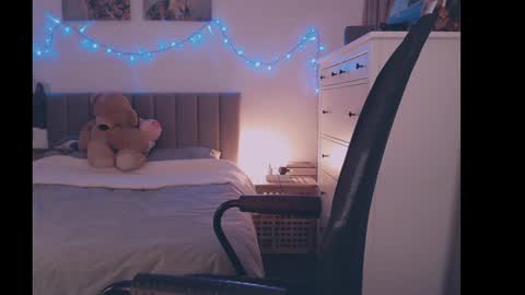 julialiones online show from 02.25.25