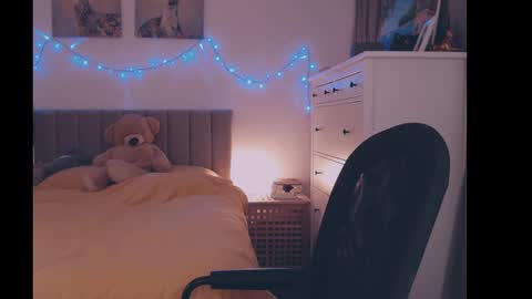 julialiones online show from 03.12.25