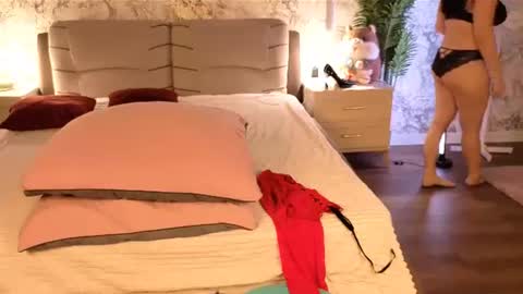 juliamillss online show from 07.02.26