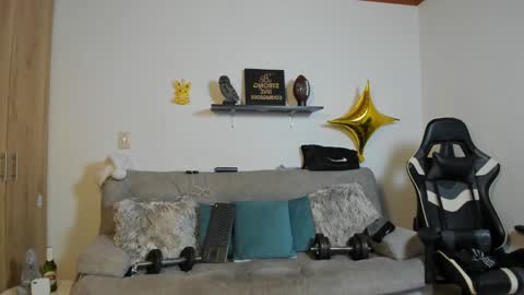 julian_wallace online show from 12.15.25