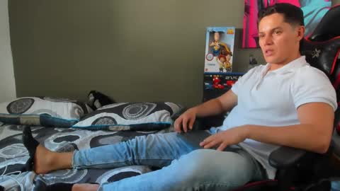 julian_wallace1 online show from 05.22.26