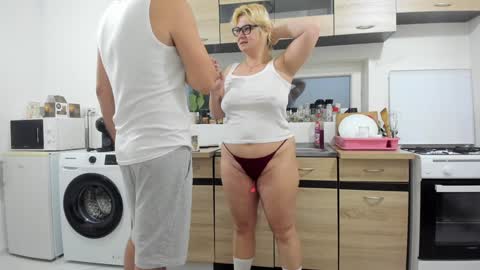 Snapshot of juliana35 chatting on 12.14.24 juliana35 online show from 12.14.24