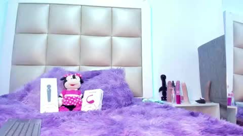 juliana_js_ online show from 09.18.25