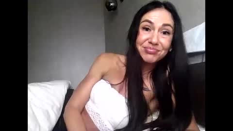 julianagold1 online show from 10.20.25