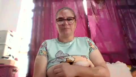 Snapshot of julianaputa chatting on 06.19.26 julianaputa online show from 06.19.26