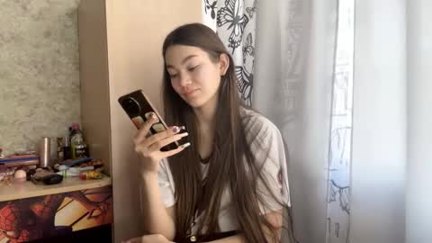 Snapshot of julianeaukamp chatting on 02.13.26 Viola online show from 02.13.26