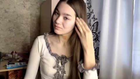 Snapshot of julianeaukamp chatting on 02.17.26 Viola online show from 02.17.26
