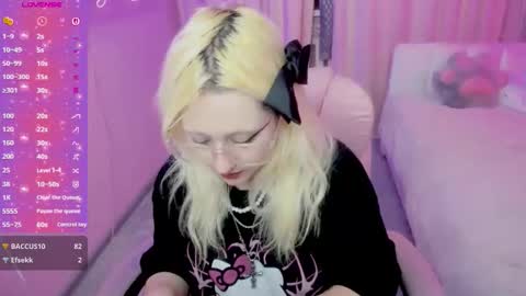 JuliaSharkk online show from 11.20.25