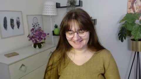 Julie online show from 11.10.25