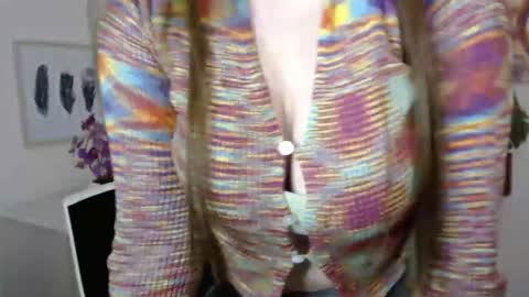 Julie online show from 11.28.25