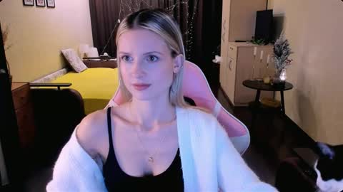 Julie online show from 11.06.25