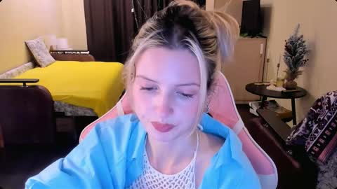 Julie online show from 12.02.25