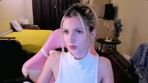 Julie online show from 12.05.25