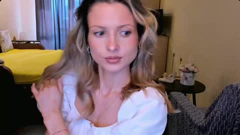 Snapshot of julie_flores chatting on 02.15.26 Julie online show from 02.15.26