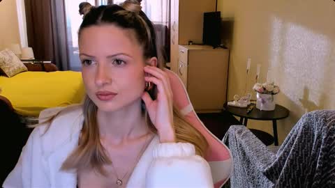 Snapshot of julie_flores chatting on 02.20.26 Julie online show from 02.20.26