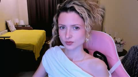 Snapshot of julie_flores chatting on 02.25.26 Julie online show from 02.25.26