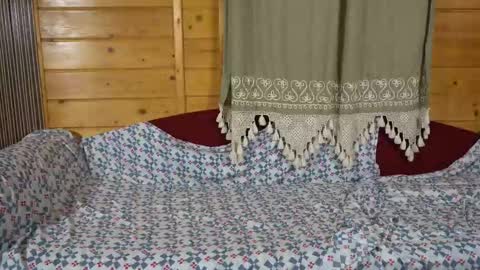 Julie and TheAverageGuy aka Max online show from 09.18.25