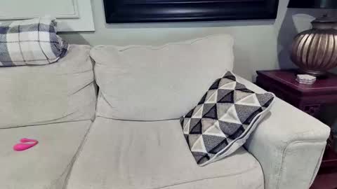 Julie Holliday online show from 11.20.25