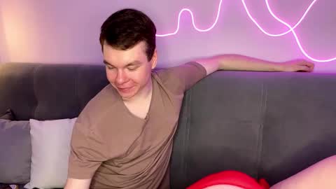 Julie and Thomas online show from 10.18.25