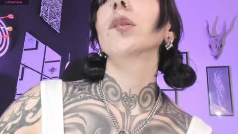 Snapshot of juliet_sourire chatting on 05.04.26 juliet_sourire online show from 05.04.26