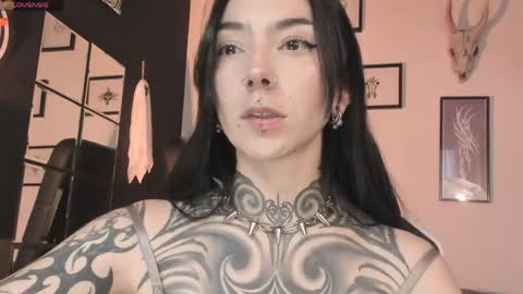 Snapshot of juliet_sourire chatting on 05.13.26 juliet_sourire online show from 05.13.26