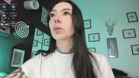 Snapshot of juliet_sourire chatting on 06.06.26 juliet_sourire online show from 06.06.26