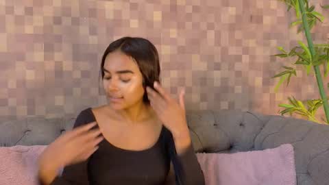 Juli online show from 10.20.25