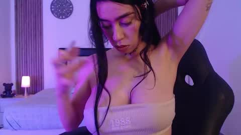 Snapshot of julieta_de_los_angeles chatting on 12.18.25 Julieta online show from 12.18.25