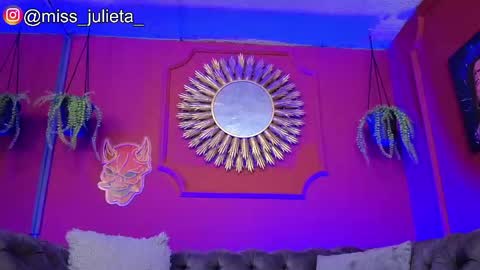 Snapshot of julieta_russell chatting on 05.25.26 Julieta online show from 05.25.26