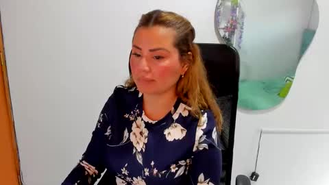 Snapshot of julieta_star69 chatting on 09.09.25 julieta_star69 online show from 09.09.25