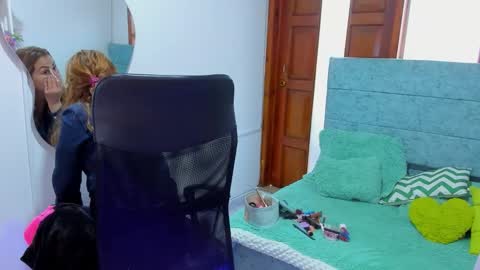 Snapshot of julieta_star69 chatting on 09.17.25 julieta_star69 online show from 09.17.25