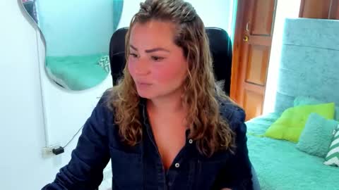 Snapshot of julieta_star69 chatting on 10.04.25 julieta_star69 online show from 10.04.25
