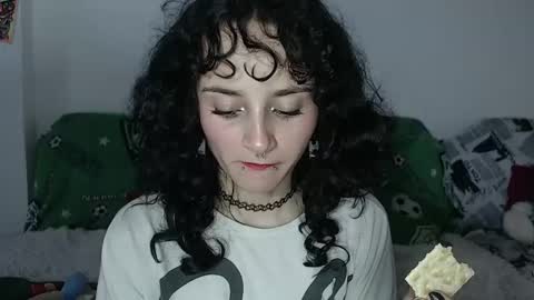 Snapshot of julietajaguar chatting on 12.17.24 Julieta Jaguar online show from 12.17.24