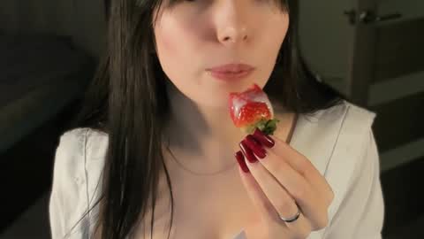 Julieta or Jully online show from 12.07.24