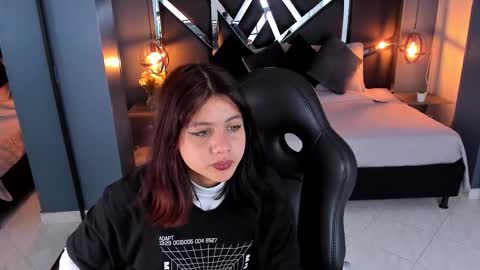 Snapshot of julieth_brown_ chatting on 10.11.25 Julieth online show from 10.11.25
