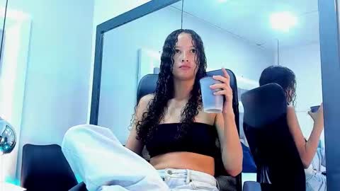 Hi guys It is a pleasure to have you here I am Julieta  online show from 09.24.25